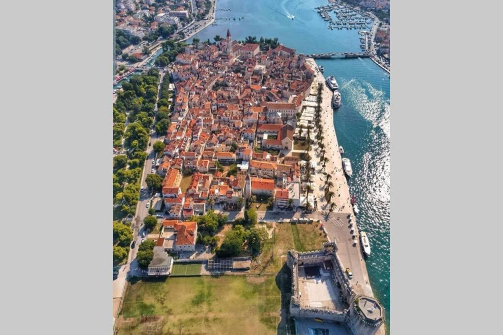 Oleandar Lägenhet Trogir Exteriör bild