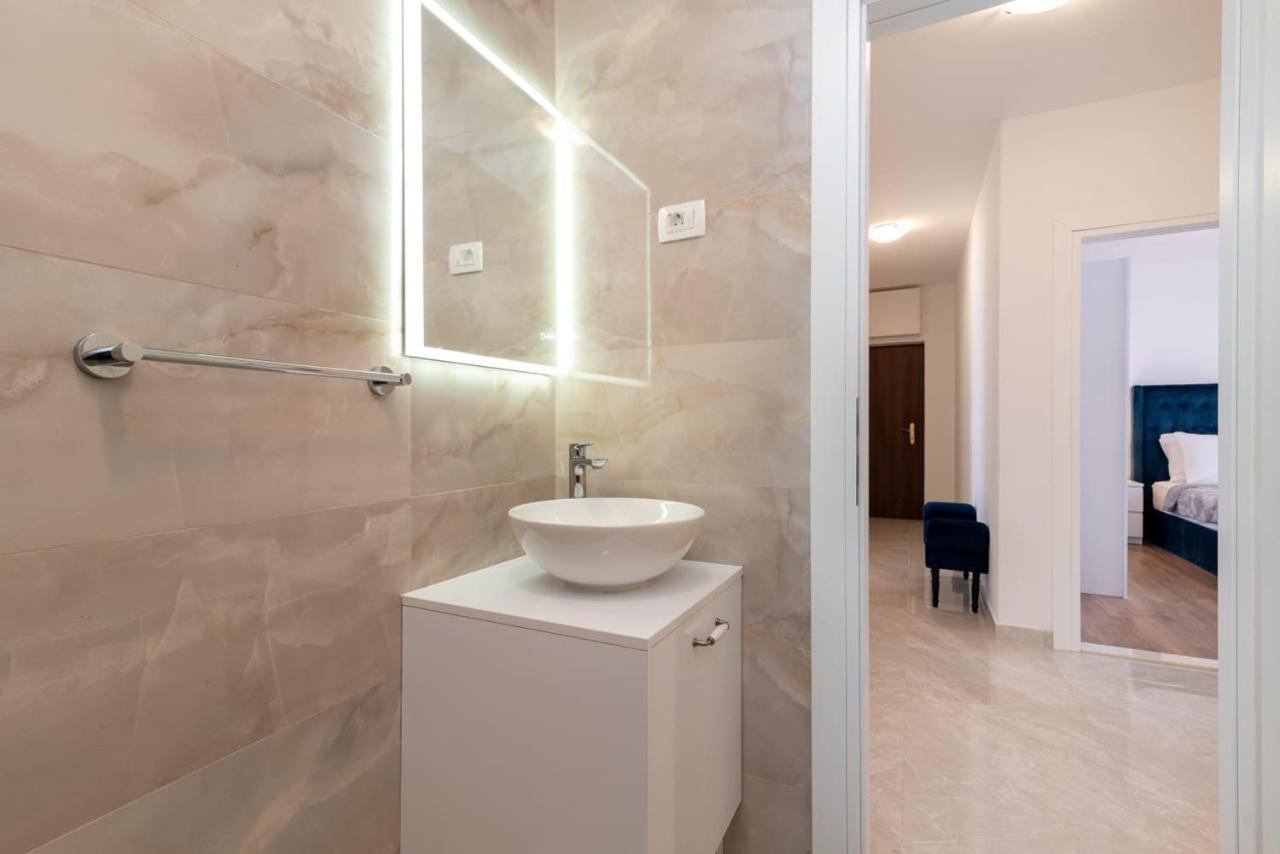 Oleandar Lägenhet Trogir Exteriör bild